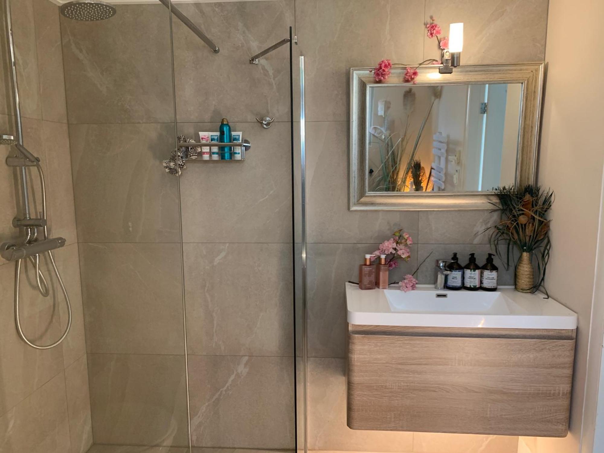 Romantisch Wellness Appartement Met Prive Hottub Sauna Gamesroom Den Ham ภายนอก รูปภาพ